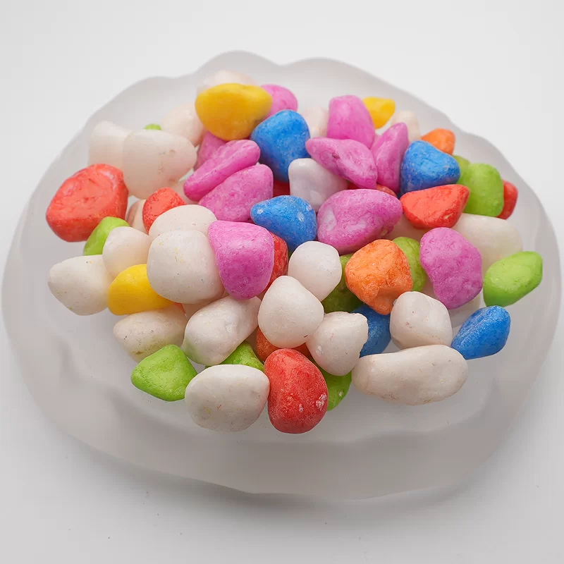 Werten Sie Ihre Landschaft mit eleganten Kopfsteinpflaster- und Kieselsteinen auf